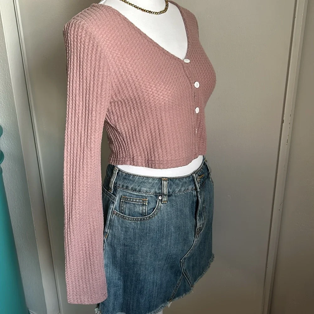 ⬇️ 2/$25 Listing - Romwe Crop Long Sleeve Crop Button Up Waffle Knit Top - Picture 2 of 10